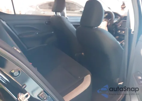 2025 Nissan Versa 1.6 S z USA, uszkodzony, nr VIN 3N1CN8DV1SL812628